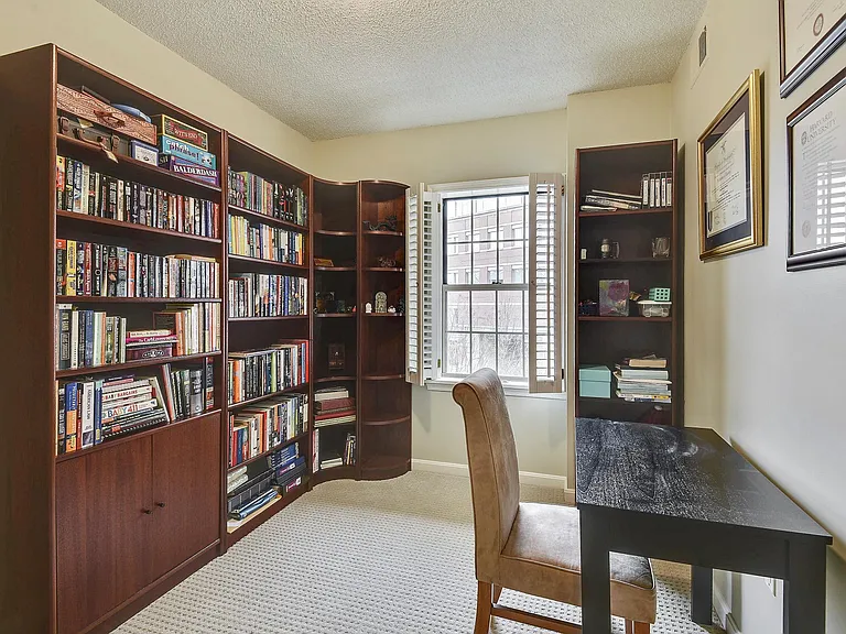 2105 Jamieson Ave — Photo 19