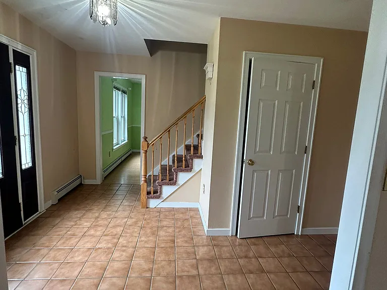 44 Clinton Dr — Photo 13