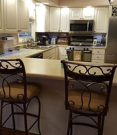 5th image of 1001 E Illinois St