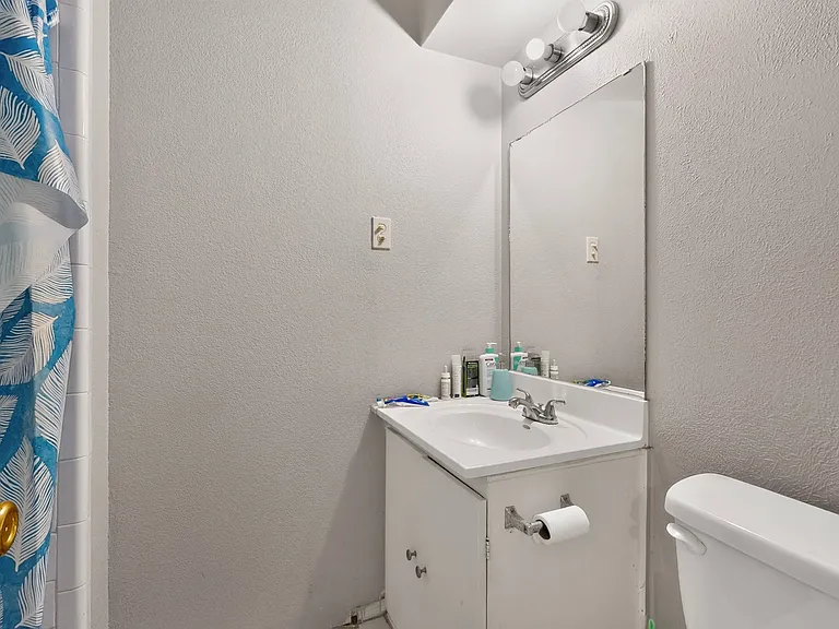 1514 Douglas Dr — Photo 32