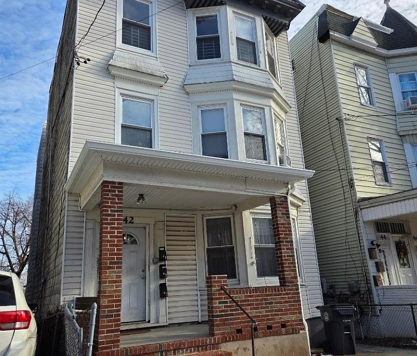 1st image of 42 Seymour Ave