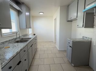 305 1st St, Bakersfield, CA 93304