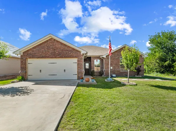 2304 Forest Hill Ln, Granbury, TX 76048