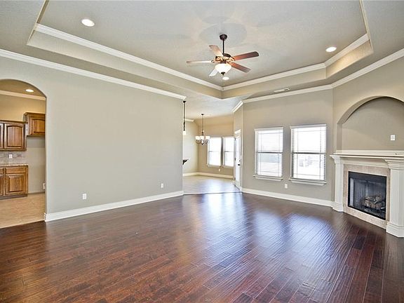 4th image of 145 W Rosemeade Dr