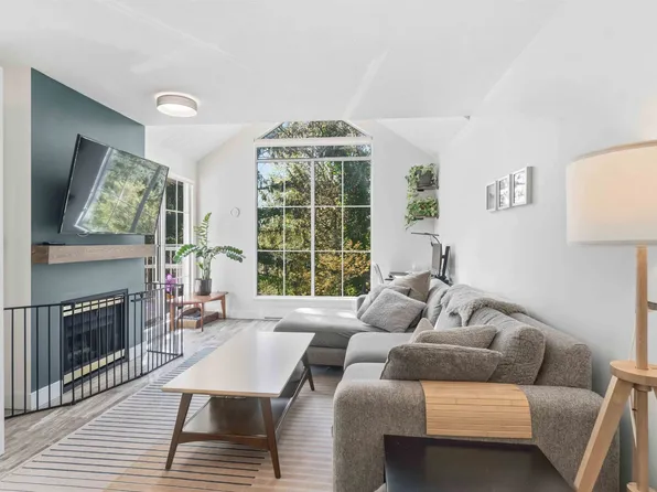 2678 Dixon St #416, Pt Coquitlam, BC V3C 6L7