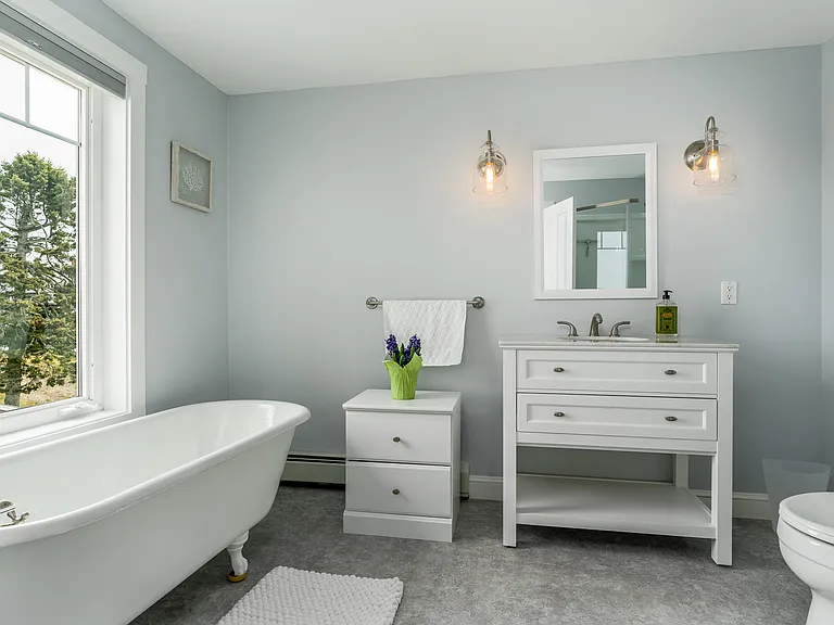 The third floor bathroom. Panoramic ocean views.