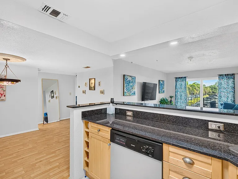 3004 NE 5th Ter #C216 — Photo 26