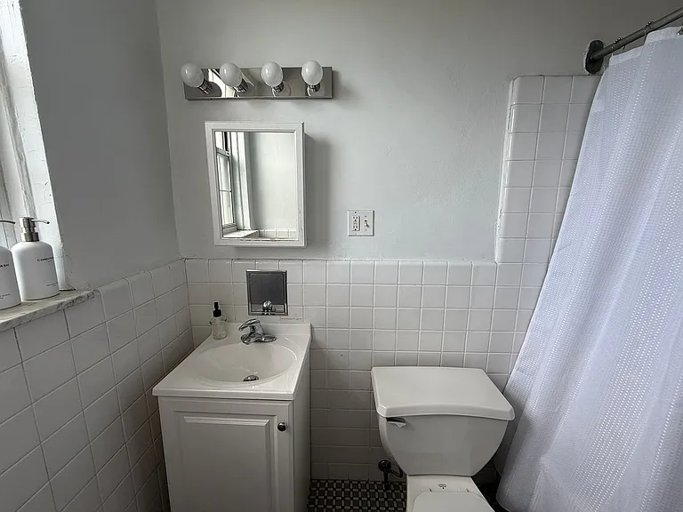 New King Edward Apartments — Photo 378