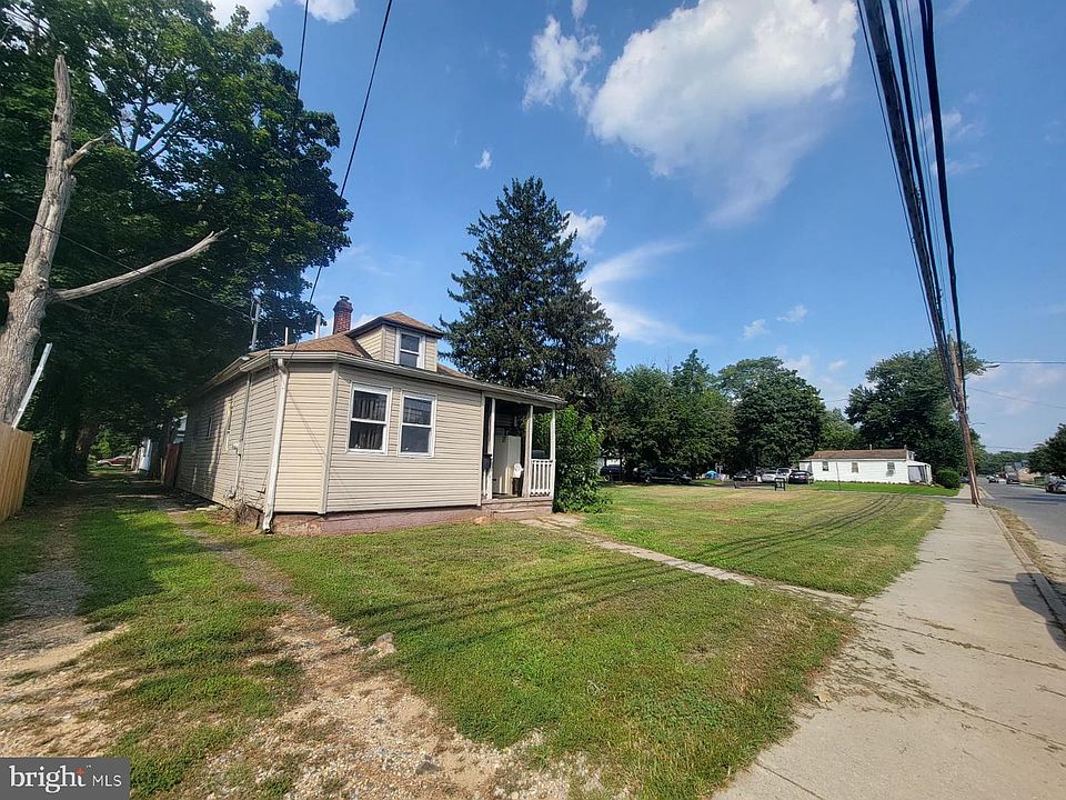 1st image of 3 Willis Ave