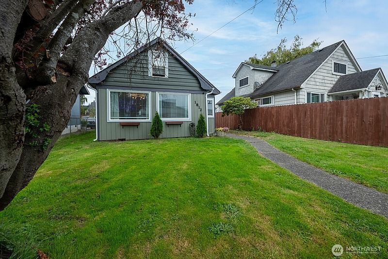 4th image of 1812 Bay Avenue
