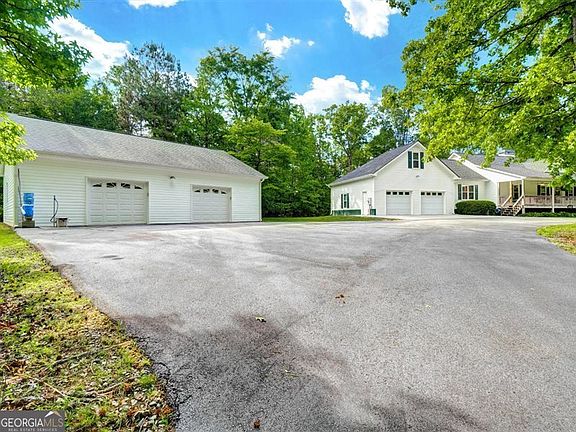 3rd image of 418 Campbell Rd