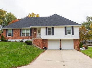 407 SW Marion Ln, Lees Summit, MO 64081