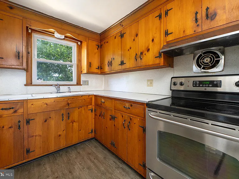 224 Henry St — Photo 2