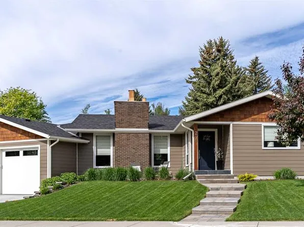 260 NE Parkview Pl SE, Calgary, AB T2J 4W6