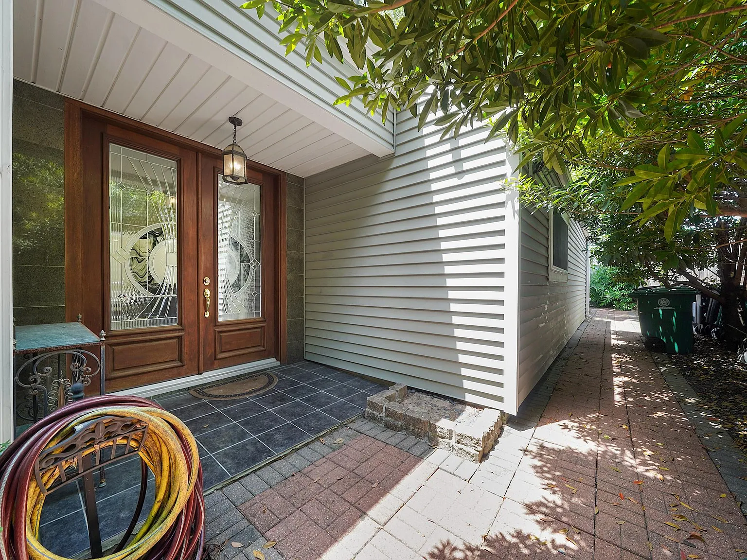 3 bed, 2.0 bath, 2438 sqft, $3,200 — Photo 3