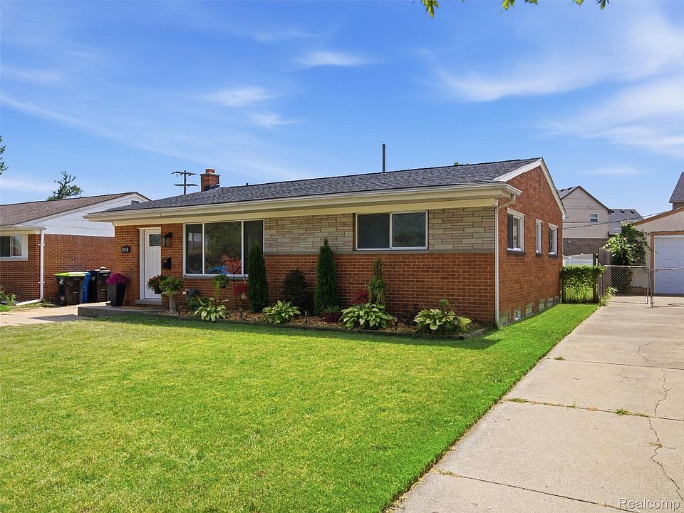 1640 Nottingham Dr, photo 2