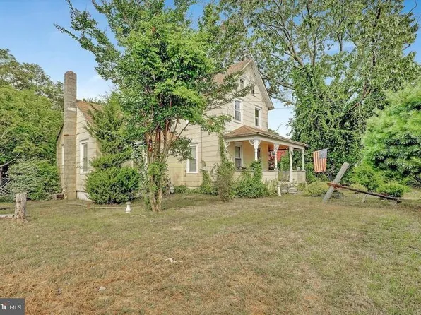 17 Chapel St, Waretown, NJ 08758