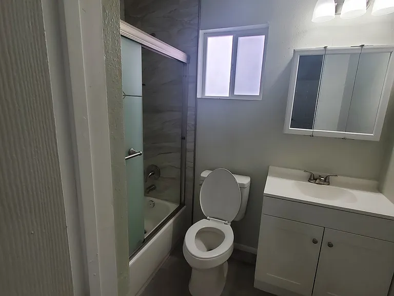 904 Coal Ave SW — Photo 15