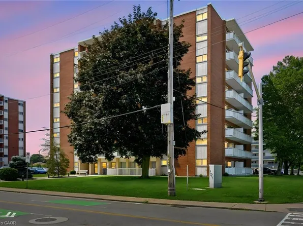 8 Woodman Dr S #708, Hamilton, ON L8K 4C9