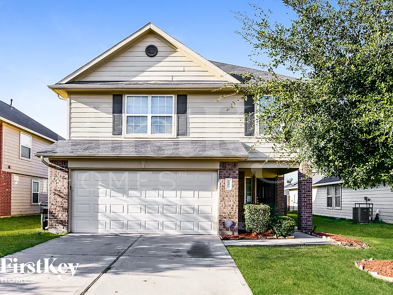 2427 Gianna Way — Photo 1
