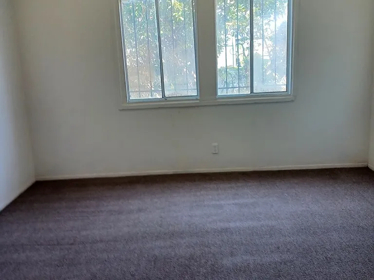 11418 S New Hampshire Ave — Photo 4