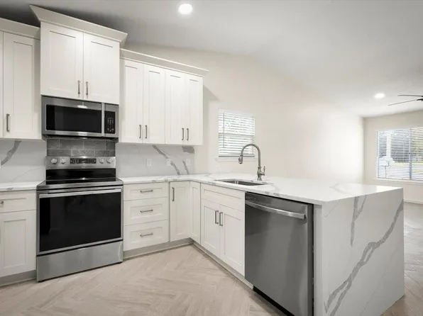 791 Assisi Ln APT 406, Jacksonville, FL 32233