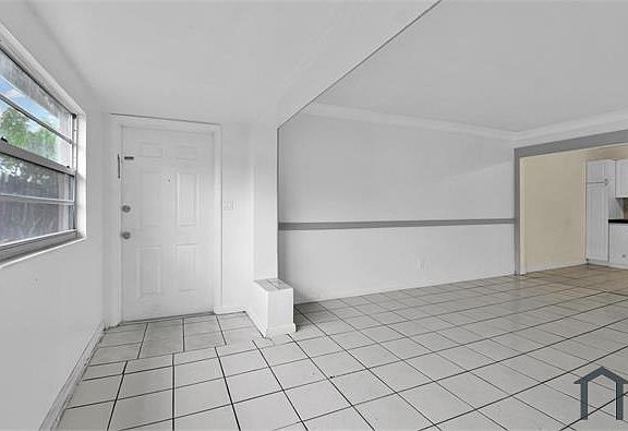 5th image of 3632 SW 14th St #B
