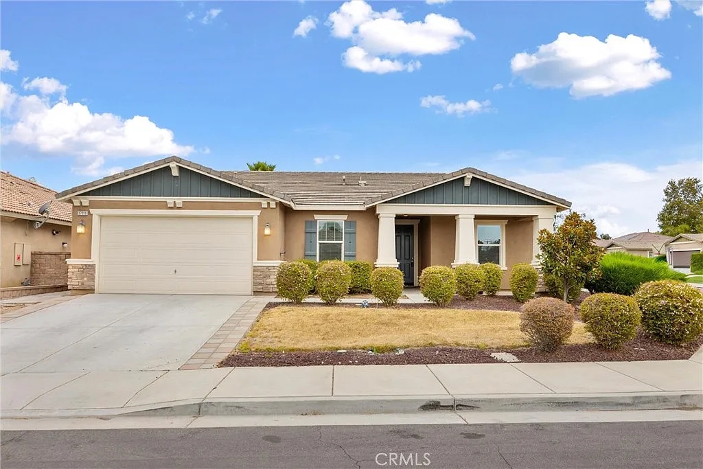 5 bed, 2.5 bath, 2189 sqft, $3,500 — Photo 3
