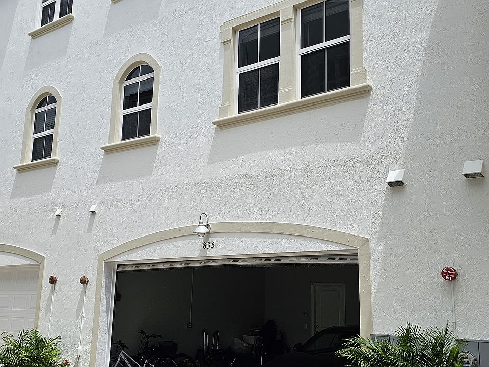 Building Photo 4