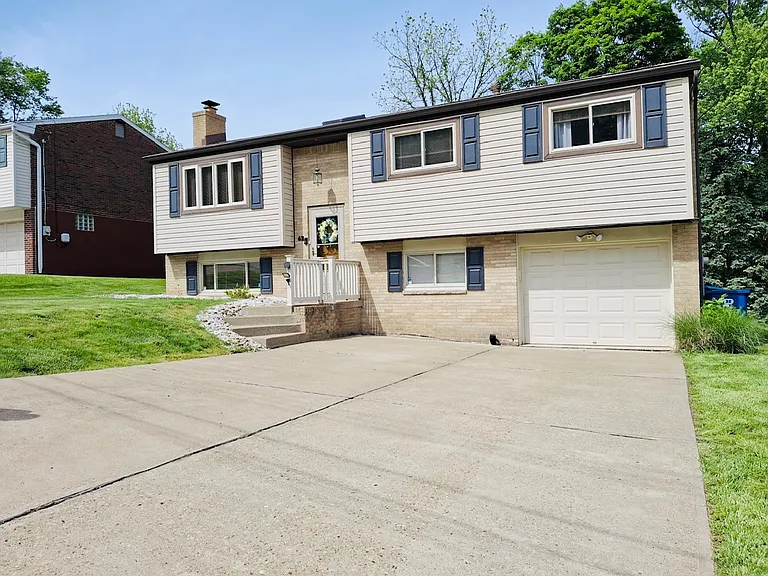 62 Dundalk Dr — Photo 2