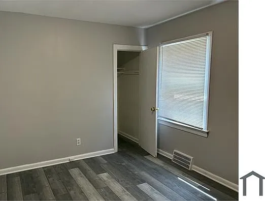 19321 Cliff St — Photo 6