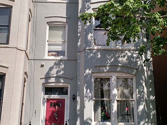 3rd image of 6 8th St SE #B