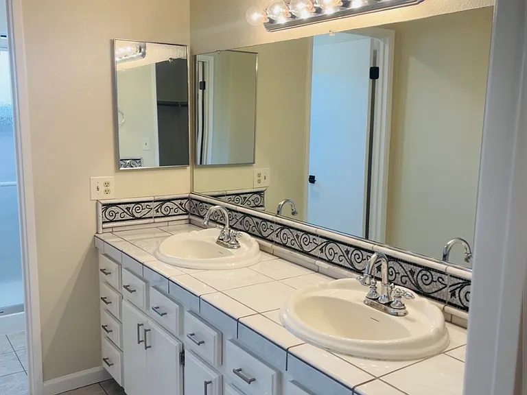 730 Williamsburg Way — Photo 11