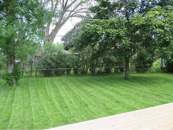 2nd image of 11 Imperial Dr E