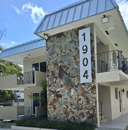 1904 SW 17th Ave #10 — Photo 1