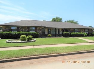 1108 NE 19th St, Moore, OK 73160