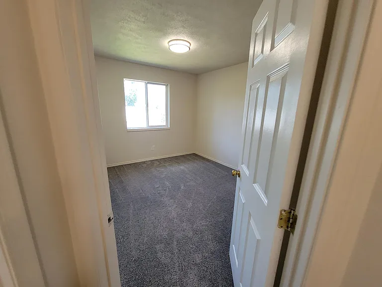 1635 E Wabash Ave — Photo 7
