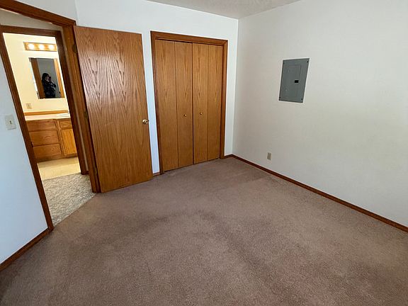 4th image of 1017 7th Ave APT B