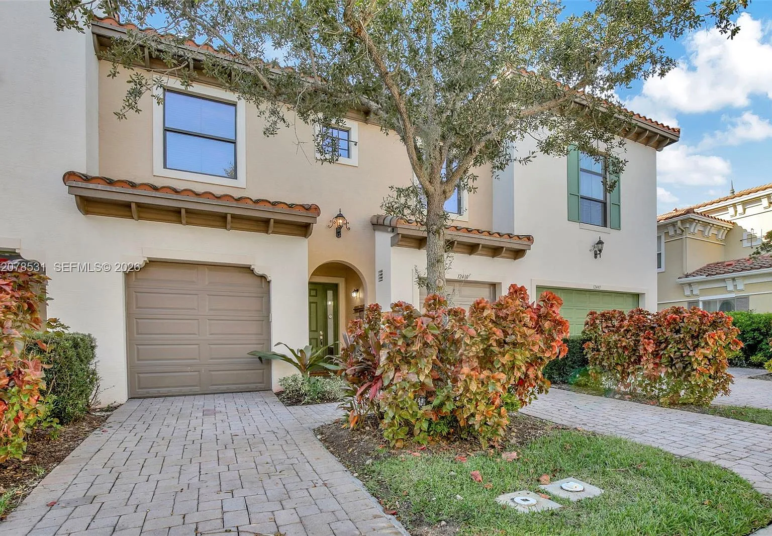 Sawgrass Lakes — Photo 2