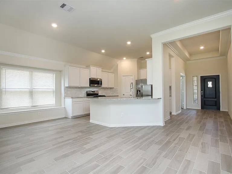 15230 Kickapoo Cavern Dr — Photo 9