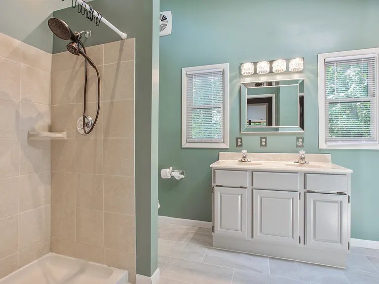 1619 Summit Dr — Photo 21