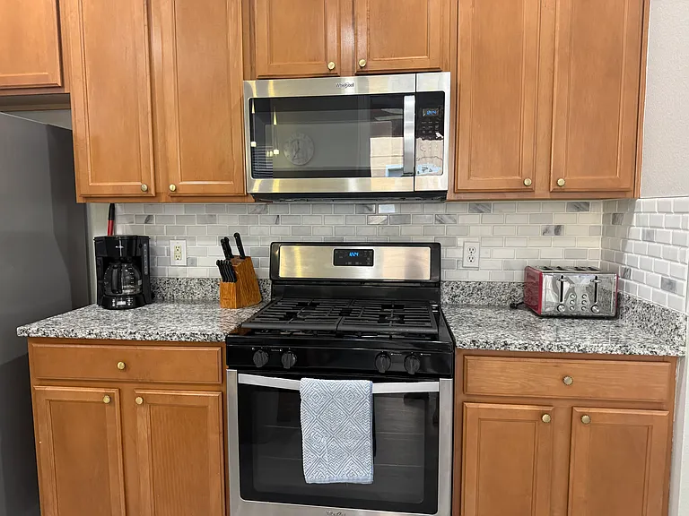 869 Assembly Ct — Photo 6