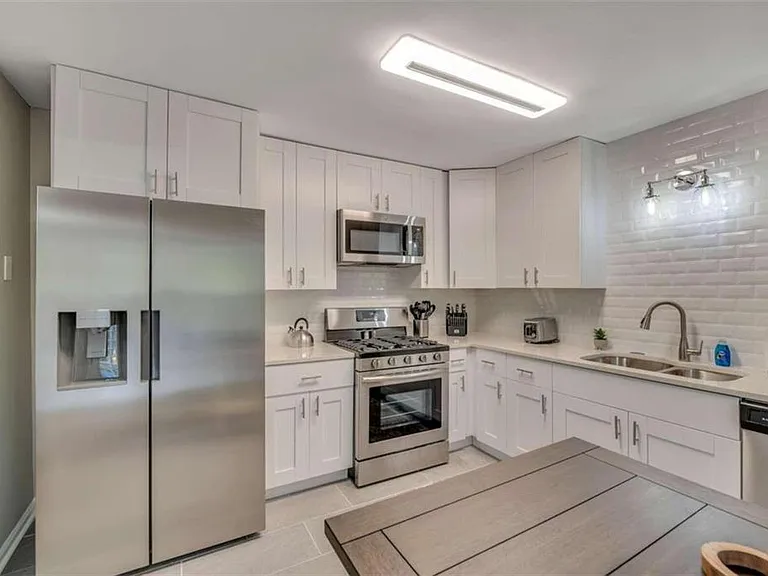 165 Bentley Pkwy — Photo 12