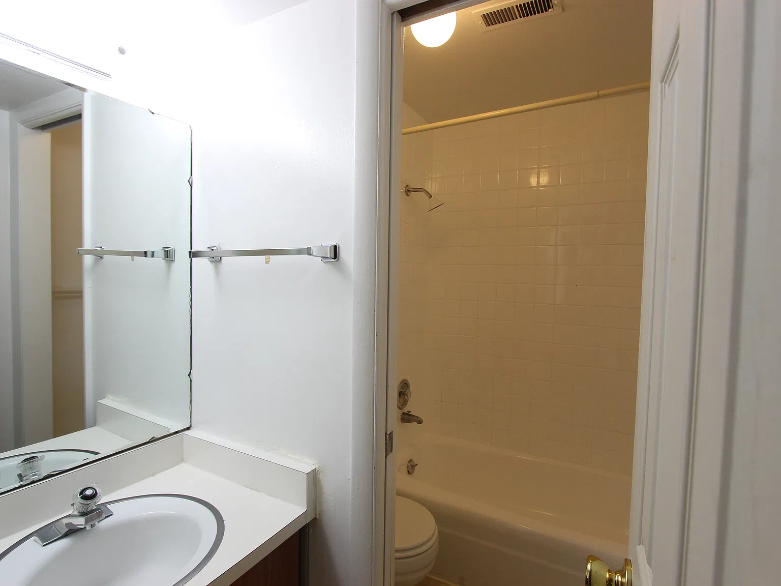 3 bed, 900 sqft, $4,740 — Photo 3