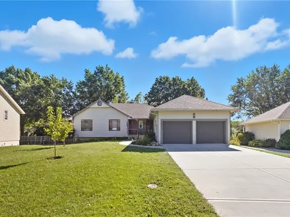 1637 NE Westwind Dr, Lees Summit, MO 64086