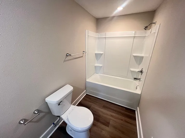 209 W College St — Photo 17