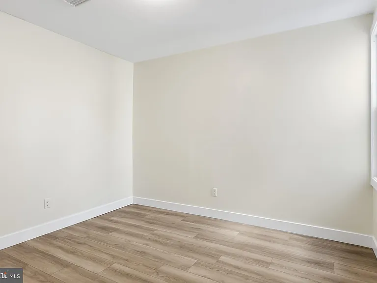 607 Station Ave — Photo 8