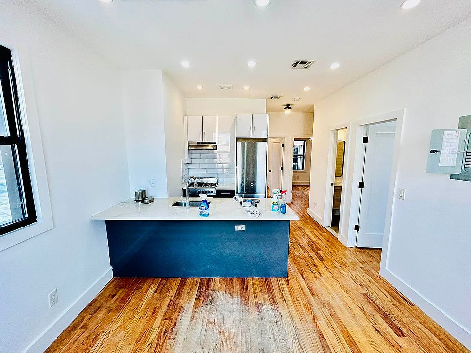 1st image of 836 Rogers Ave #2