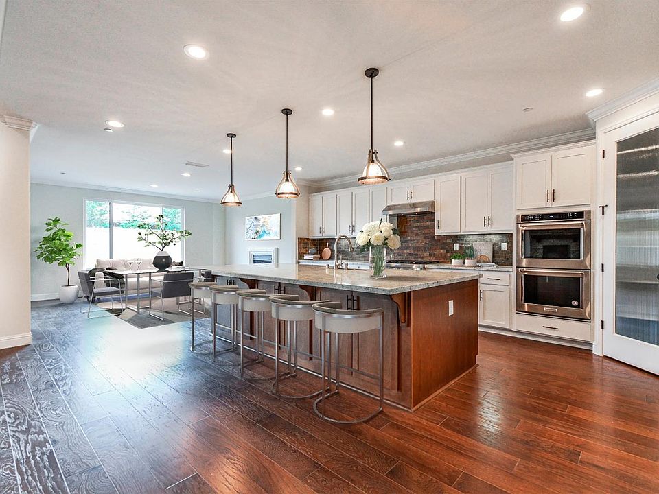 1st image of 211 W Willow Wood Dr
