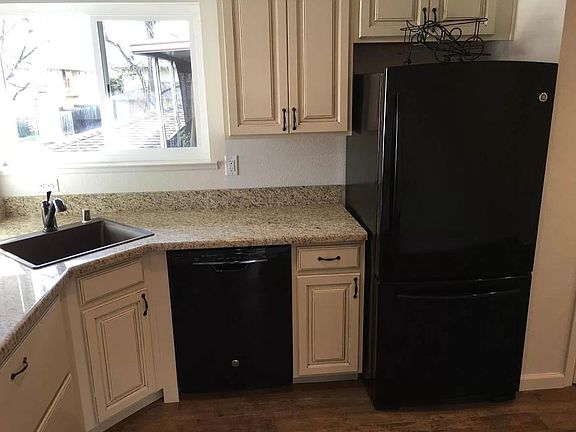 3rd image of 705 W Valley Dr APT 4